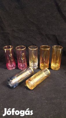 Régi színes üveg poharak