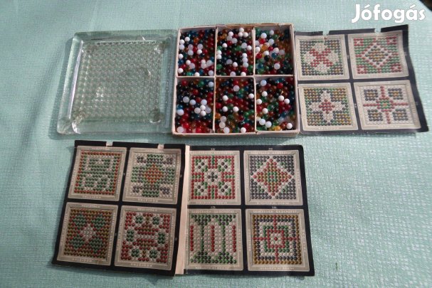 Régi szines űveggyőngykirakó játék mintákkal