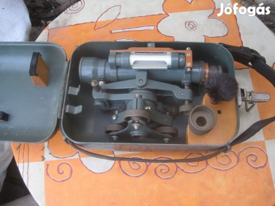 Régi szintező műszer MOM újszerű állapotban eredeti dobozában