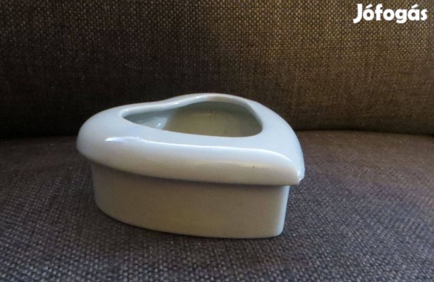 Régi szív alakú fehér mázas kerámia tároló ékszertartó