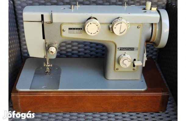 Régi szovjet varrógép- Podolszk 142 Vintage varrógép