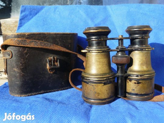 Régi távcső bőr tokjában