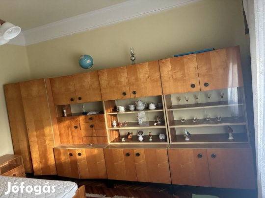 Régi típusú szekrénysor