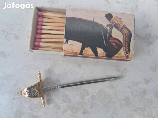 Régi toledói gyufásdoboz karddal