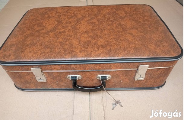 Régi utazó bőrönd, retro bőrönd, kulcs is megvan