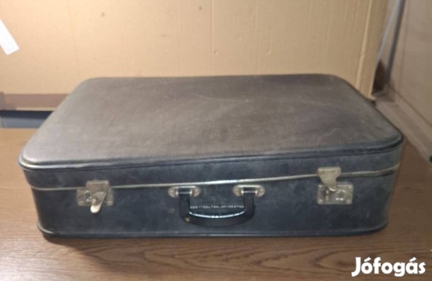 Régi utazó bőröndök