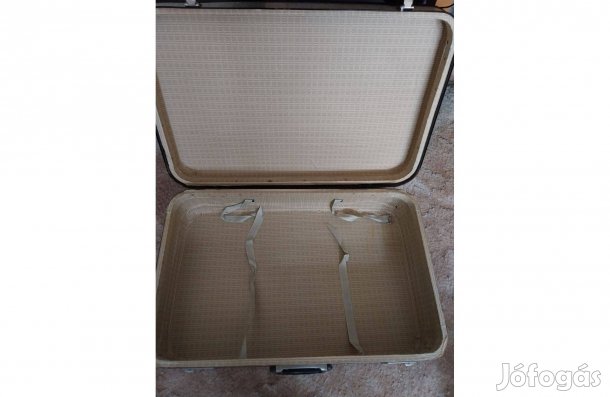 Régi utazóbőrönd