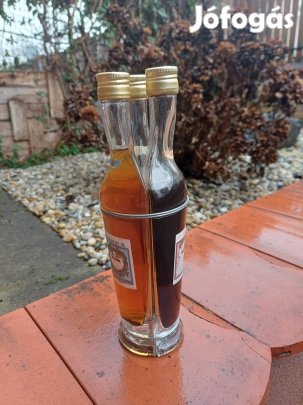 Régi üveg eladó.