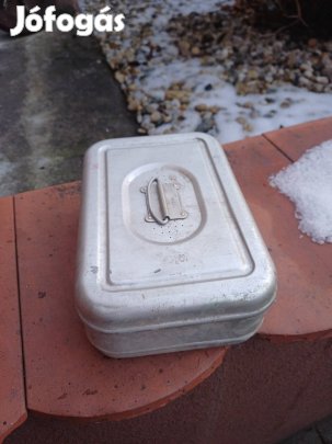 Régi uzsonnás doboz.