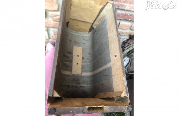 Régi varrógép fa tető burkolat sérült 1000 lt