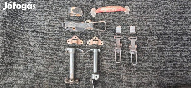 Régi veterán traktor katonai teheherautó alkatrészek