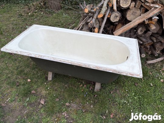 Régi vintage öntöttvas kád