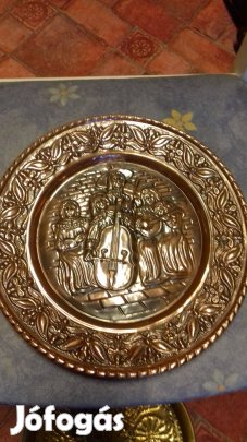 Régi vörös réz nagy fali tányér dombor mintás átm 30cm
