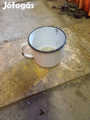 Régi zománc edény.