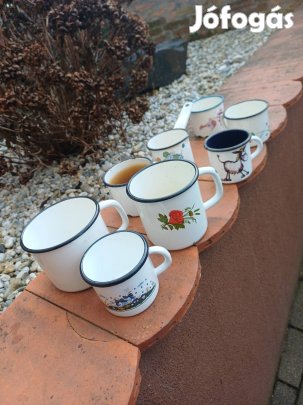 Régi zománc pohár-kiöntő.