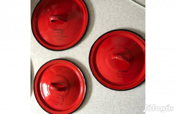 Régi zománcozott nyeles lábos, fedők