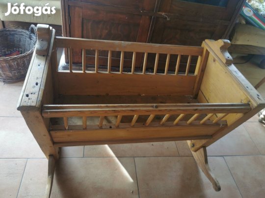 Régiség! Antik fa bölcső eladó Győrben! 