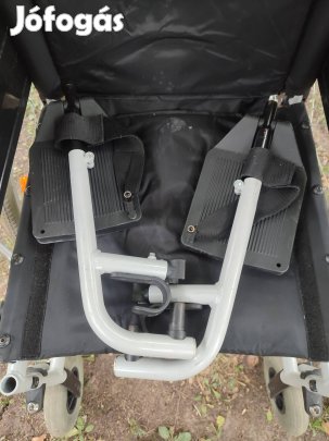 Rehab kerekes szék összecsukható lábtartó levehető Új 