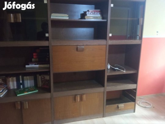 Réka szekrénysor egyben elemenként üveges polcos