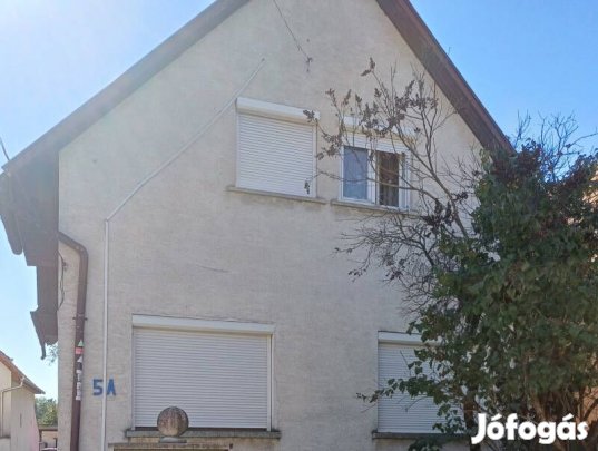 Remek ár-érték arány! Kiváló helyen, központhoz közel KÉTGENER...
