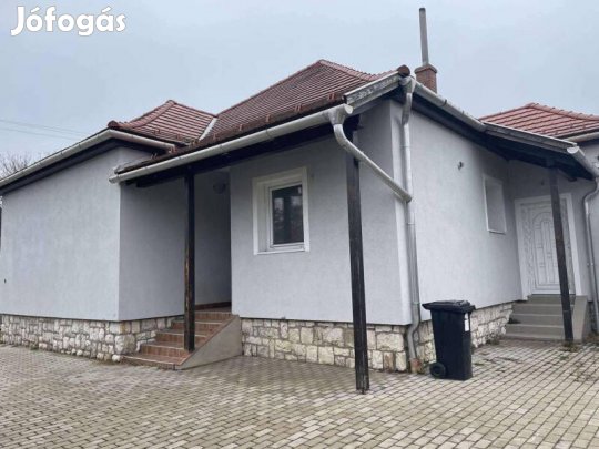 Remek lehetőség Esztergom kertvárosi részén. Rengeteg lehetősé...