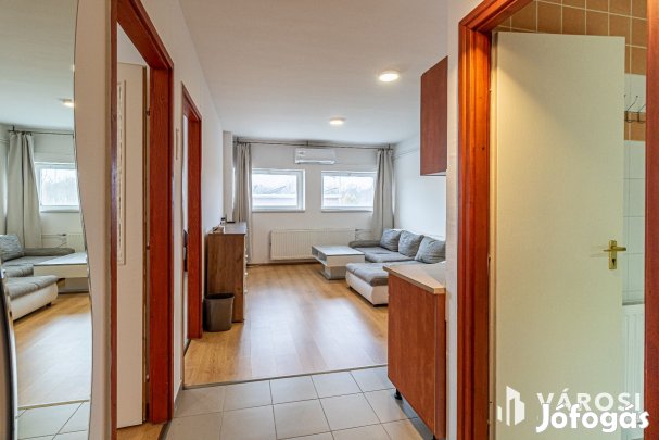 Remek lehetőség, eladó lakás fedett kocsibeállóval együtt