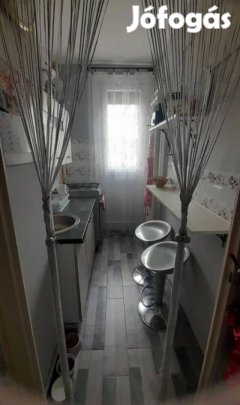 Remek választás, Kertváros központi részén eladó lakás