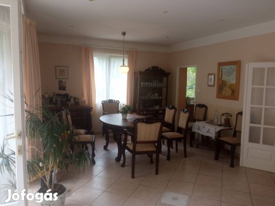 Remeteszőlős, Sirály utcában, családi ház eladó