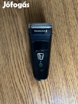Remington Comfort Series villanyborotva töltővel