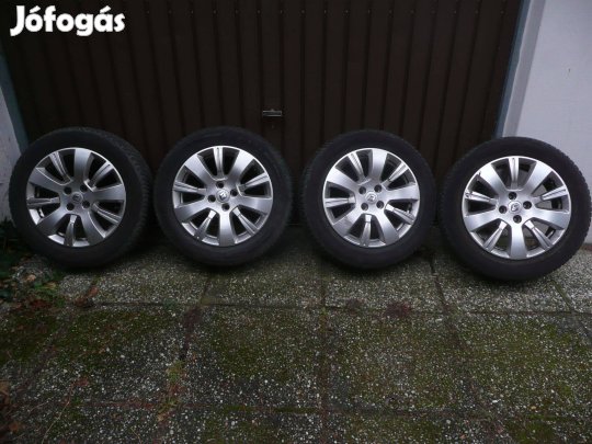 Renault Captur alufelni Michelin Alpin 5 205/55 R16 Téli gumi