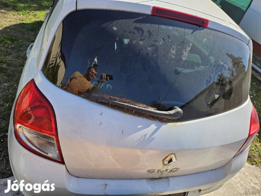 Renault Clio III (2010) bontott alkatrészek, karosszéria, motor eladó