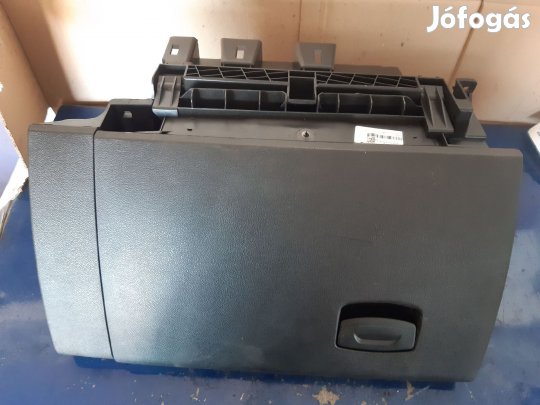 Renault Kadjar Kesztyűtartó