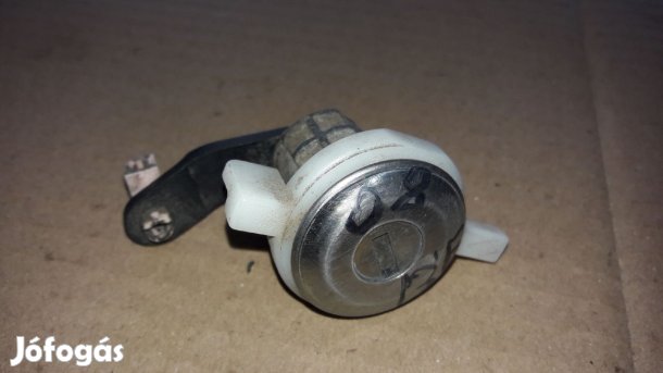 Renault Master 03-10 Bal Első Ajtó Zárbetét