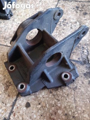 Renault Master 03-10 Féltengely Tartó Bak