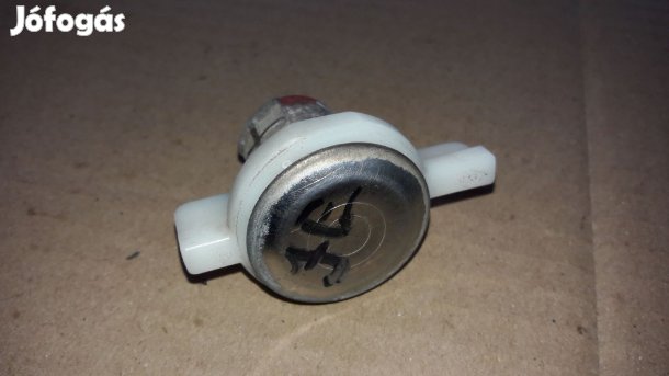 Renault Master 03-10 Jobb Első Ajtó Zárbetét Takaró