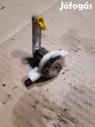 Renault Master Jobb Első Ajtó Zárbetét