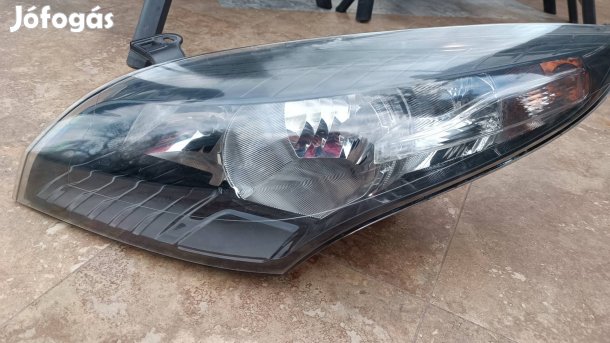 Renault Mégane 3 fekete hátteres bal első fényszóró lámpa