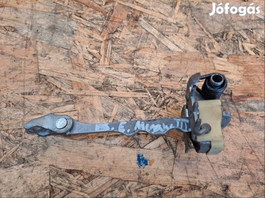 Renault Megane III (2008-2015) Bal Első Ajtó Határoló