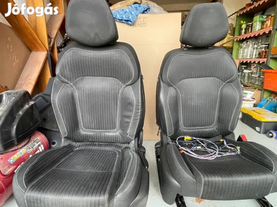 Renault Megane IV első ülés pár