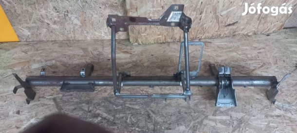 Renault TRAFIC 01-től Első műszerfal párna héj tartó vas lemez 1958