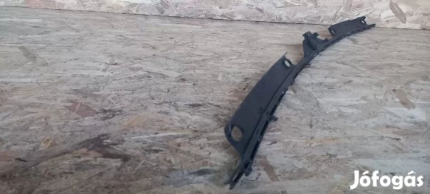 Renault TRAFIC 01-től Első szélvédő alá műanyag levélfogó rács 2025