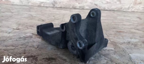 Renault TRAFIC 01-től Szervó pumpa szivattyú generátor tartó bak 1822