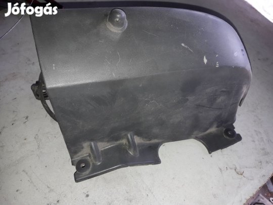 Renault Trafic Bal Hátsó Lámpa Feletti Burkolat