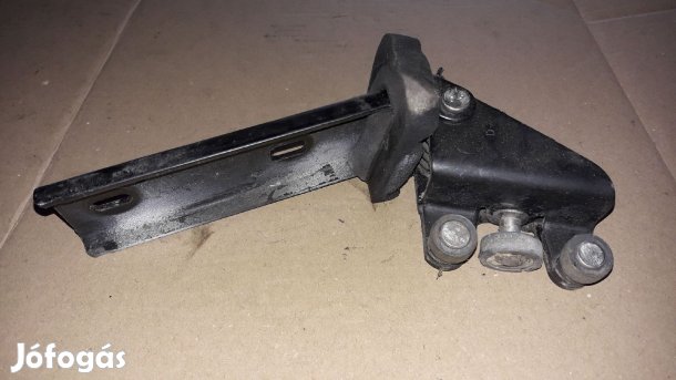 Renault Trafic Bal Tolóajtó Középső Görgő