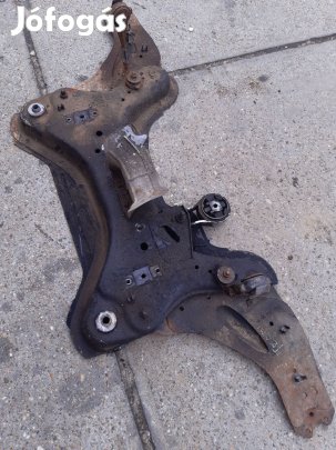 Renault Trafic Első Bölcső