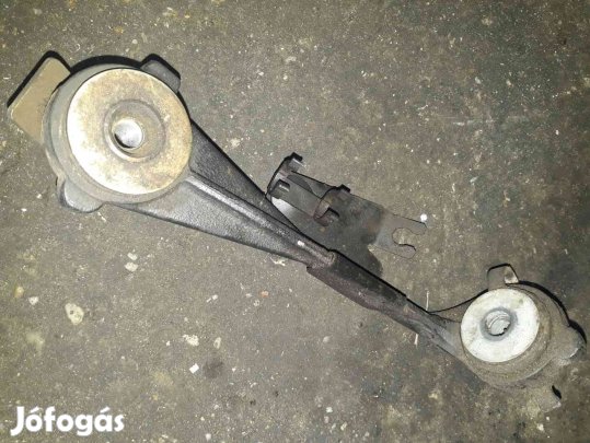 Renault Trafic Első Bölcső Merevítő