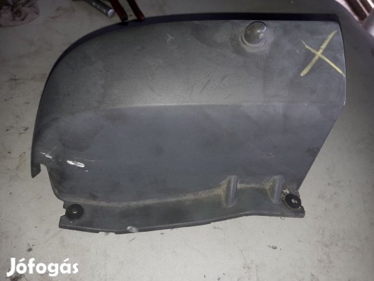 Renault Trafic Jobb Hátsó Lámpa Feletti Burkolat