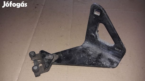 Renault Trafic Jobb Tolóajtó Alsó Görgő