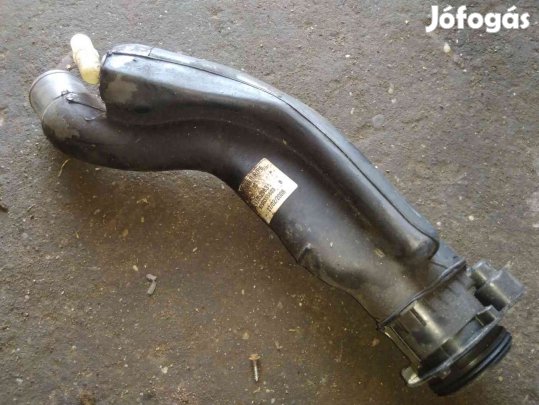 Renault Trafic Üzemanyag Betöltő Cső