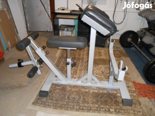 Rendkívül masszív scott pad lábgéppel!